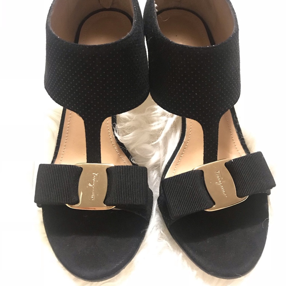 Salvatore Ferragamo t-strap bow pumps/ sandals - Picture 2 of 6